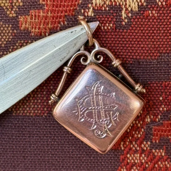 10k Gold Locket Celestial Moon and Stars 4.2g VINTAGE - Picture 9 of 17